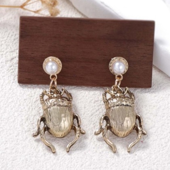 2/$30🌵 Gold Baroque Scarab Beetle Cicada Earrings Faux Pearl Jewelry Gift NEW - Picture 6 of 7